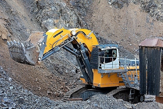 First R 980 SME shovel in France